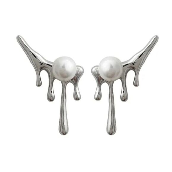 Dolls Kill Jewelry - NWOT Edgy Drippy Pearl Earrings In Silver